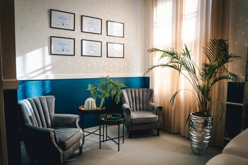 Hivatalos BTL képzési tanúsítványok a Privée La Clinique falán – Exilis, EMSELLA, X-WAVE